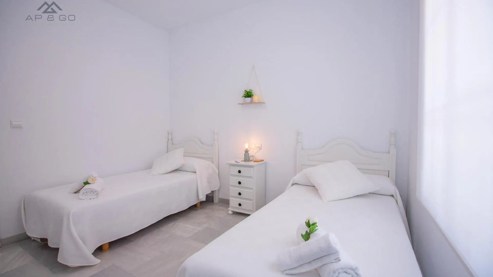 Smart Terrace Beachfront Seaviews لا هيرادورا 0*,  إسبانيا